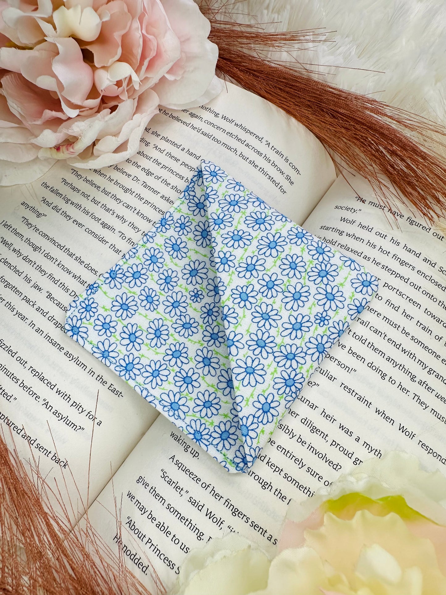 Set Of 2 Spring Daisies Corner Bookmarks