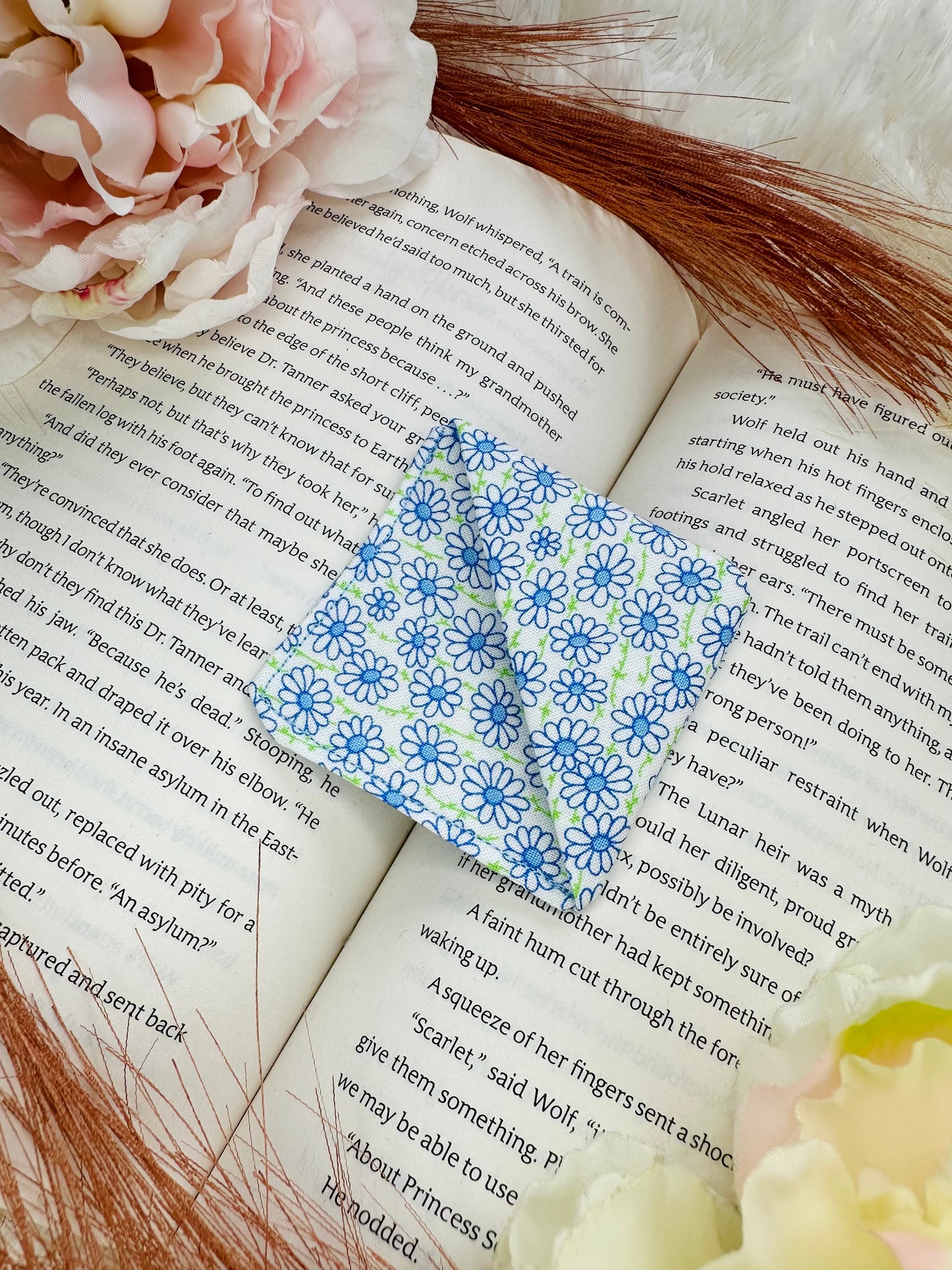 Set Of 2 Spring Daisies Corner Bookmarks