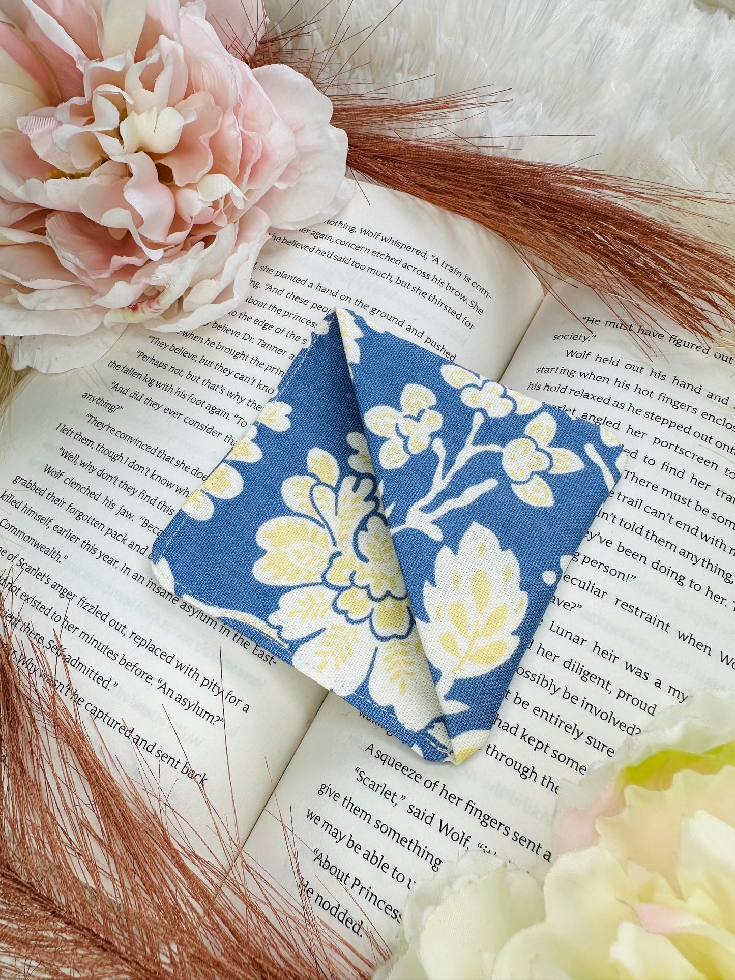 Set Of 2 Golden Blooms Corner Bookmarks