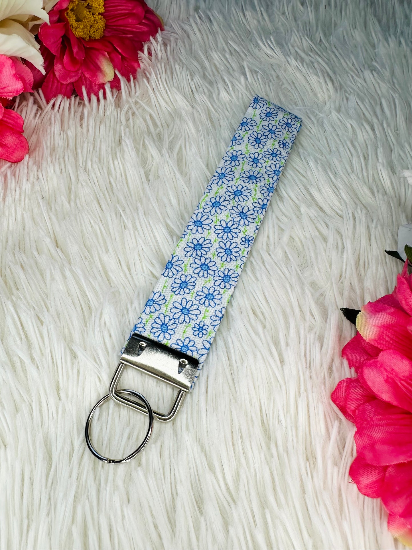 Spring Daisies Wristlet