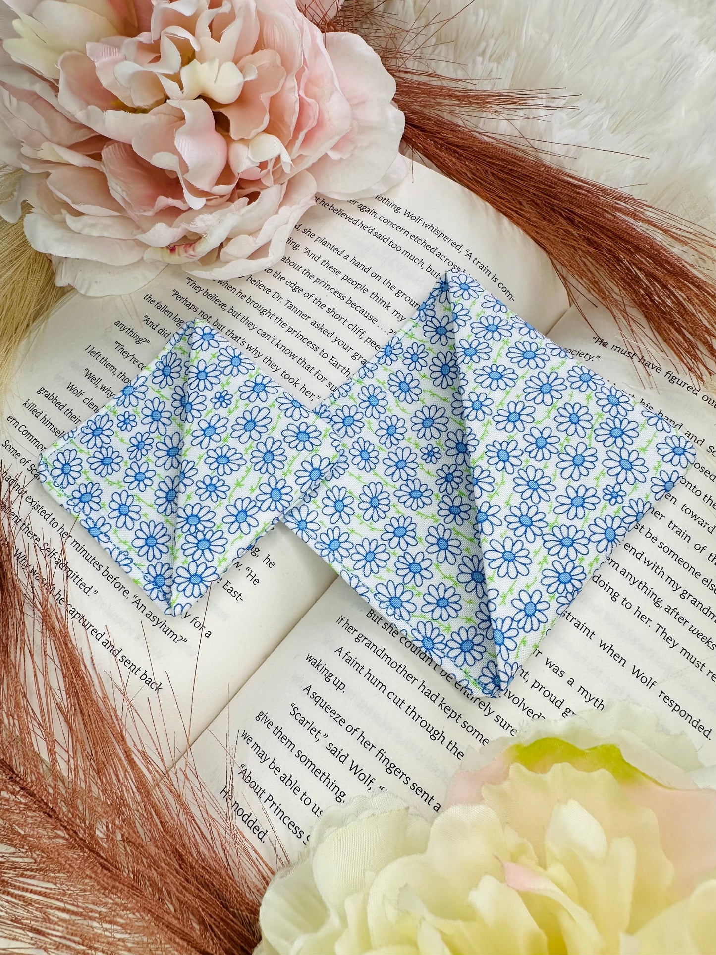 Set Of 2 Spring Daisies Corner Bookmarks