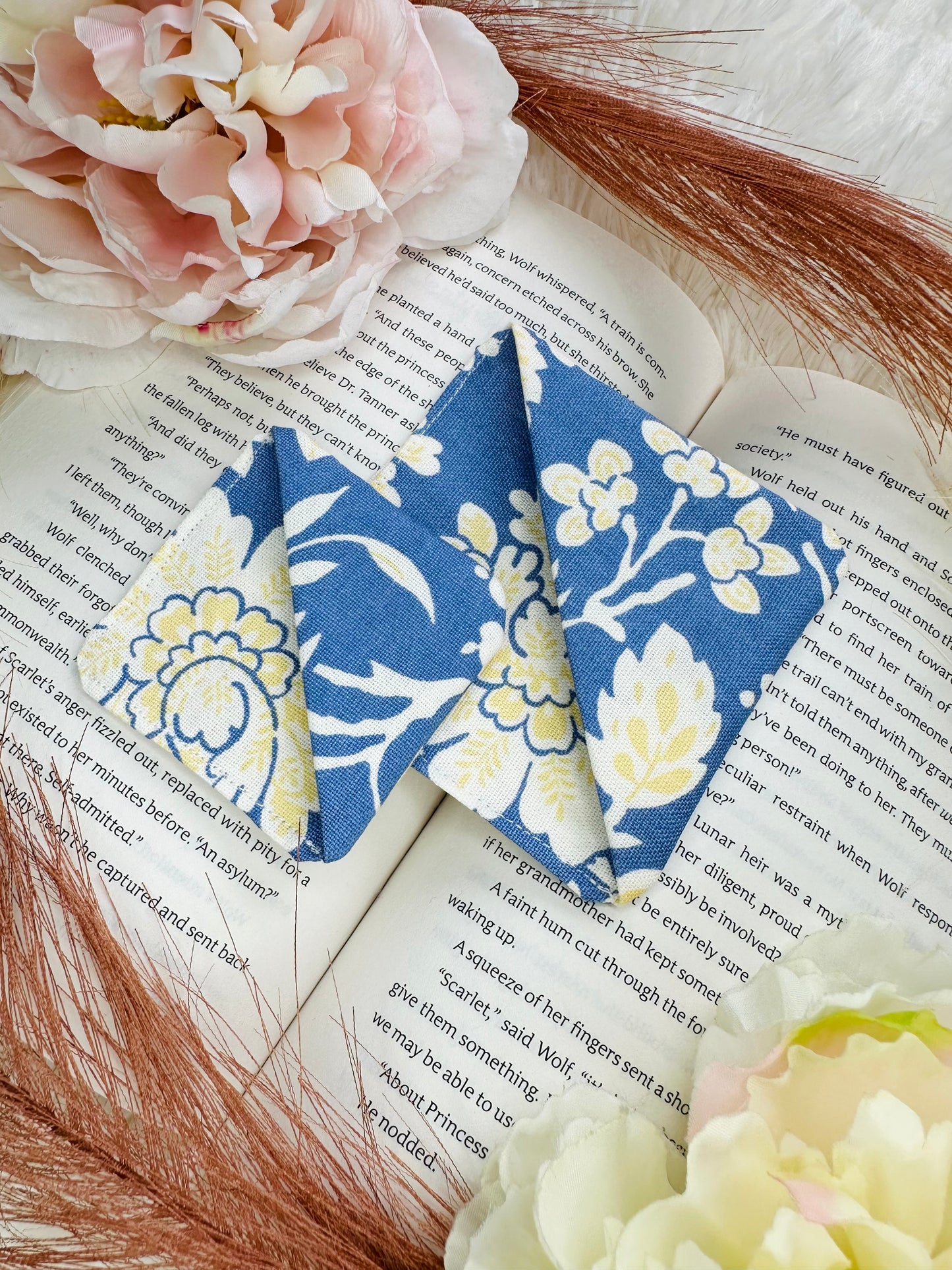 Set Of 2 Golden Blooms Corner Bookmarks