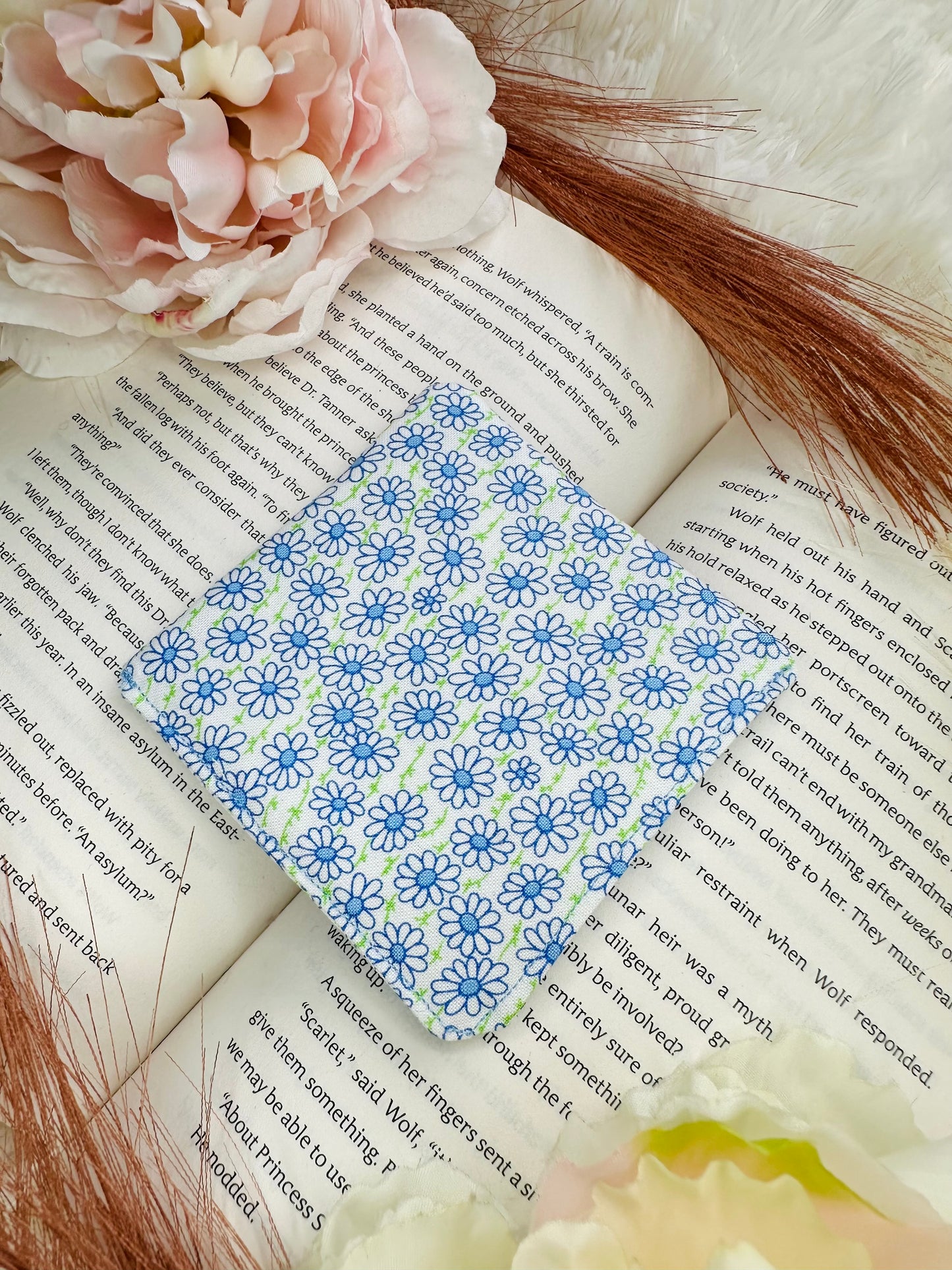Set Of 2 Spring Daisies Corner Bookmarks