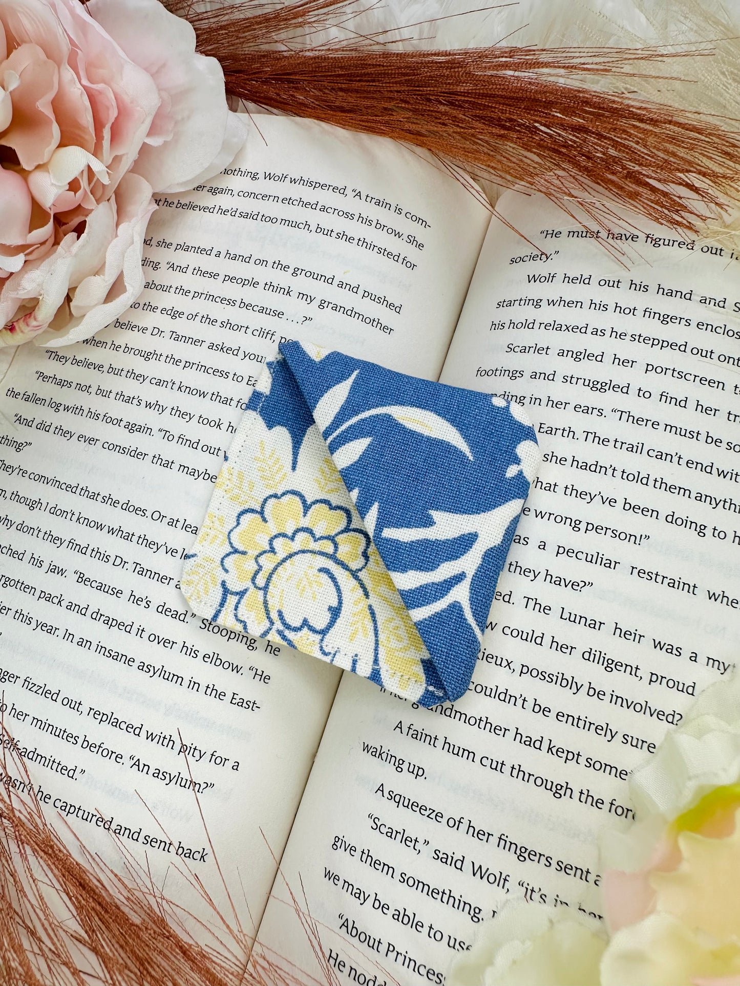 Set Of 2 Golden Blooms Corner Bookmarks