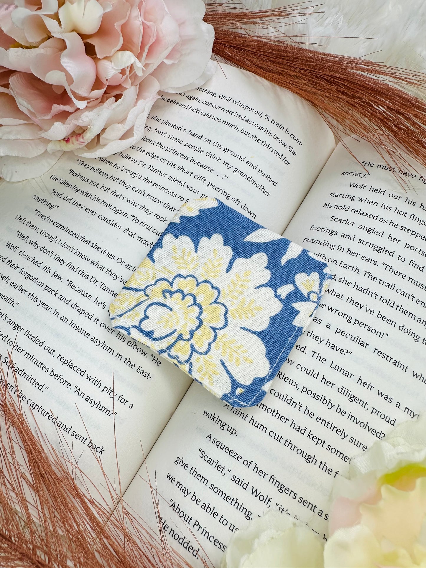 Set Of 2 Golden Blooms Corner Bookmarks