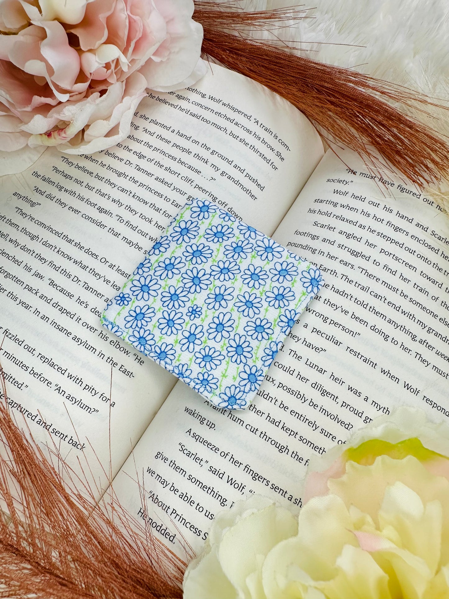 Set Of 2 Spring Daisies Corner Bookmarks