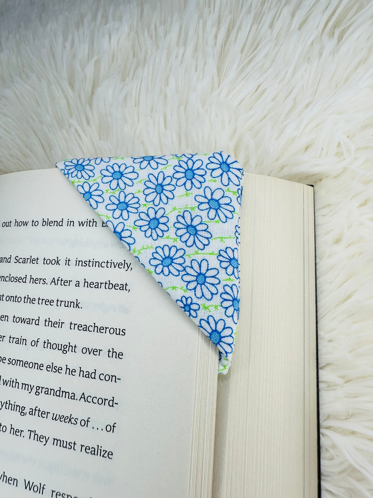 Set Of 2 Spring Daisies Corner Bookmarks