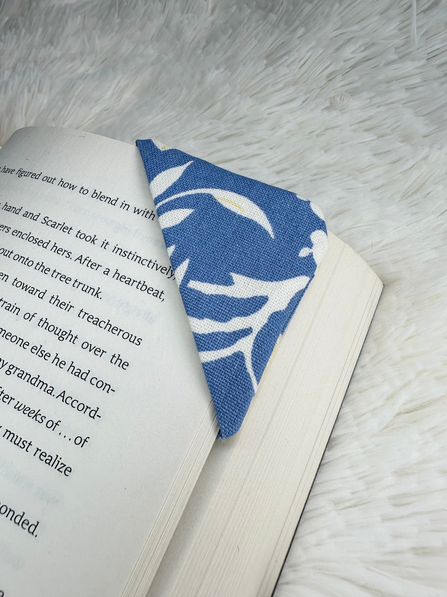 Set Of 2 Golden Blooms Corner Bookmarks