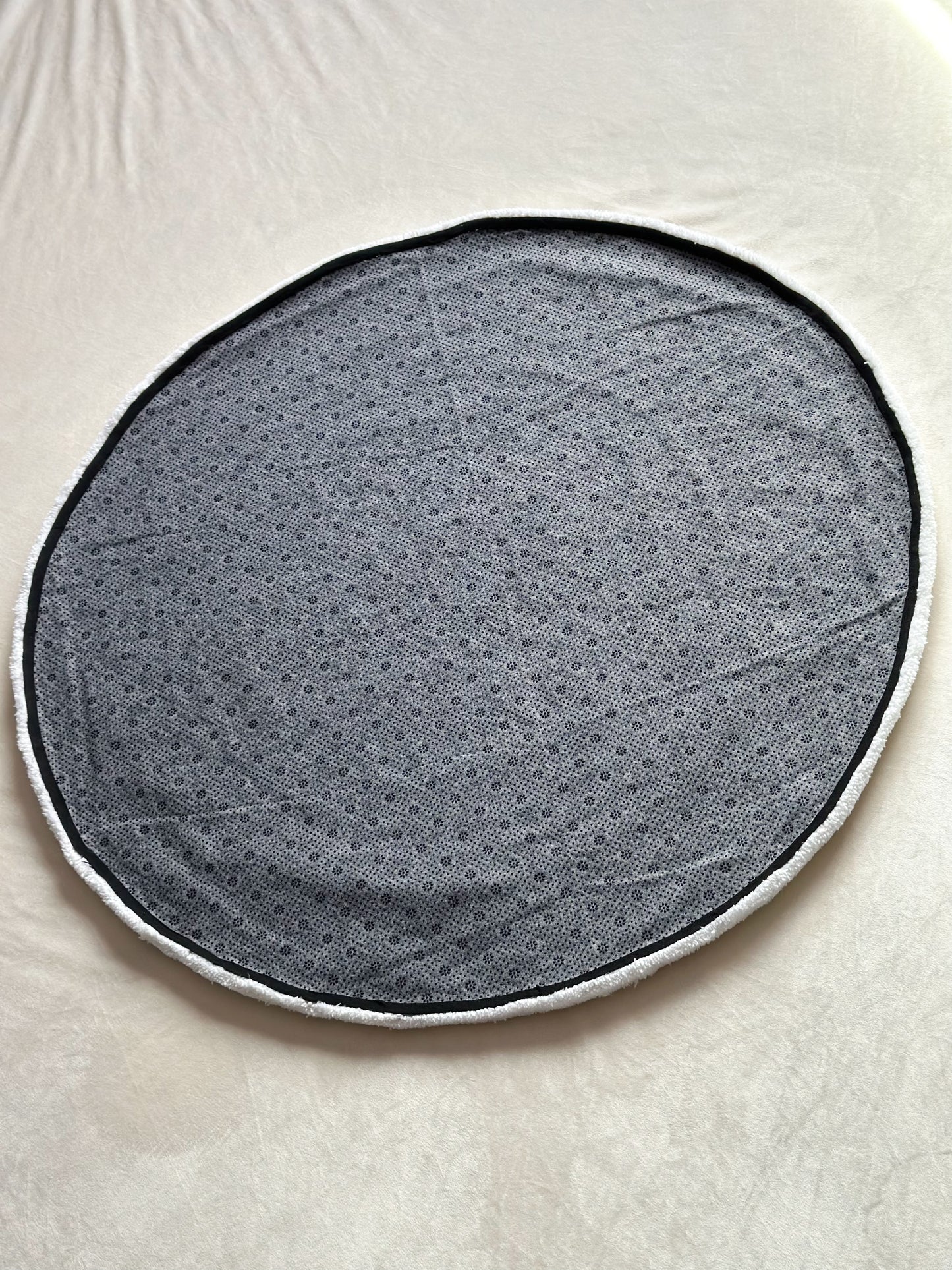 Black & White ‘Gaming Zone’ Rug