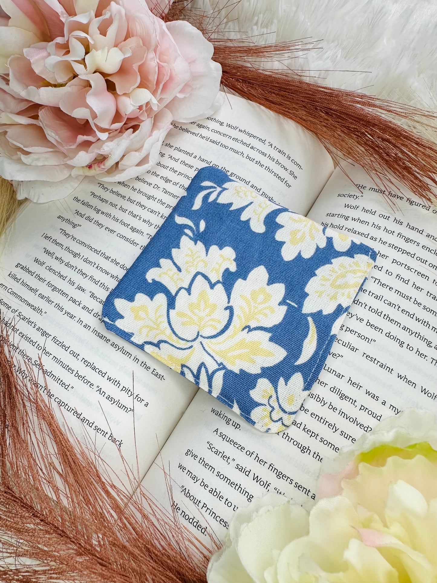 Set Of 2 Golden Blooms Corner Bookmarks