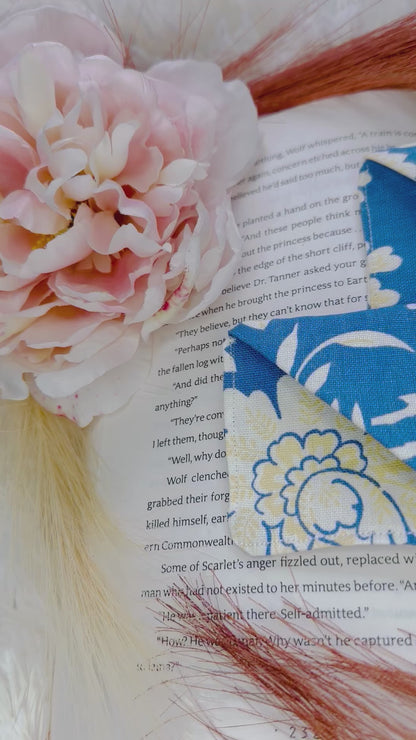 Set Of 2 Golden Blooms Corner Bookmarks